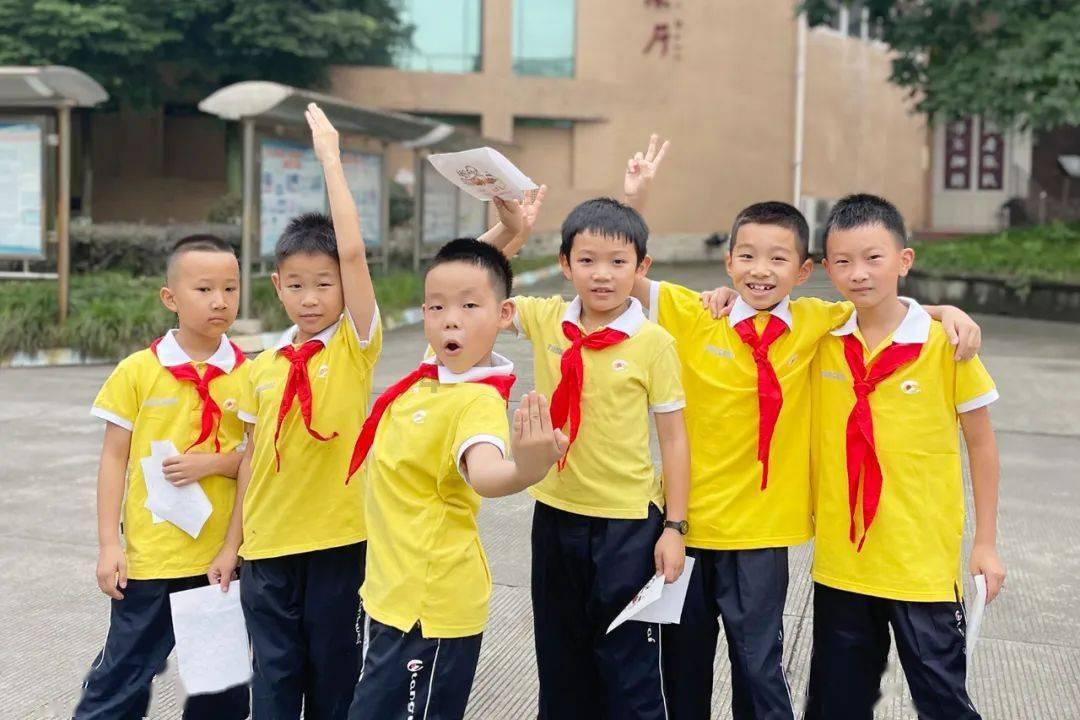 时尚芭比做美甲